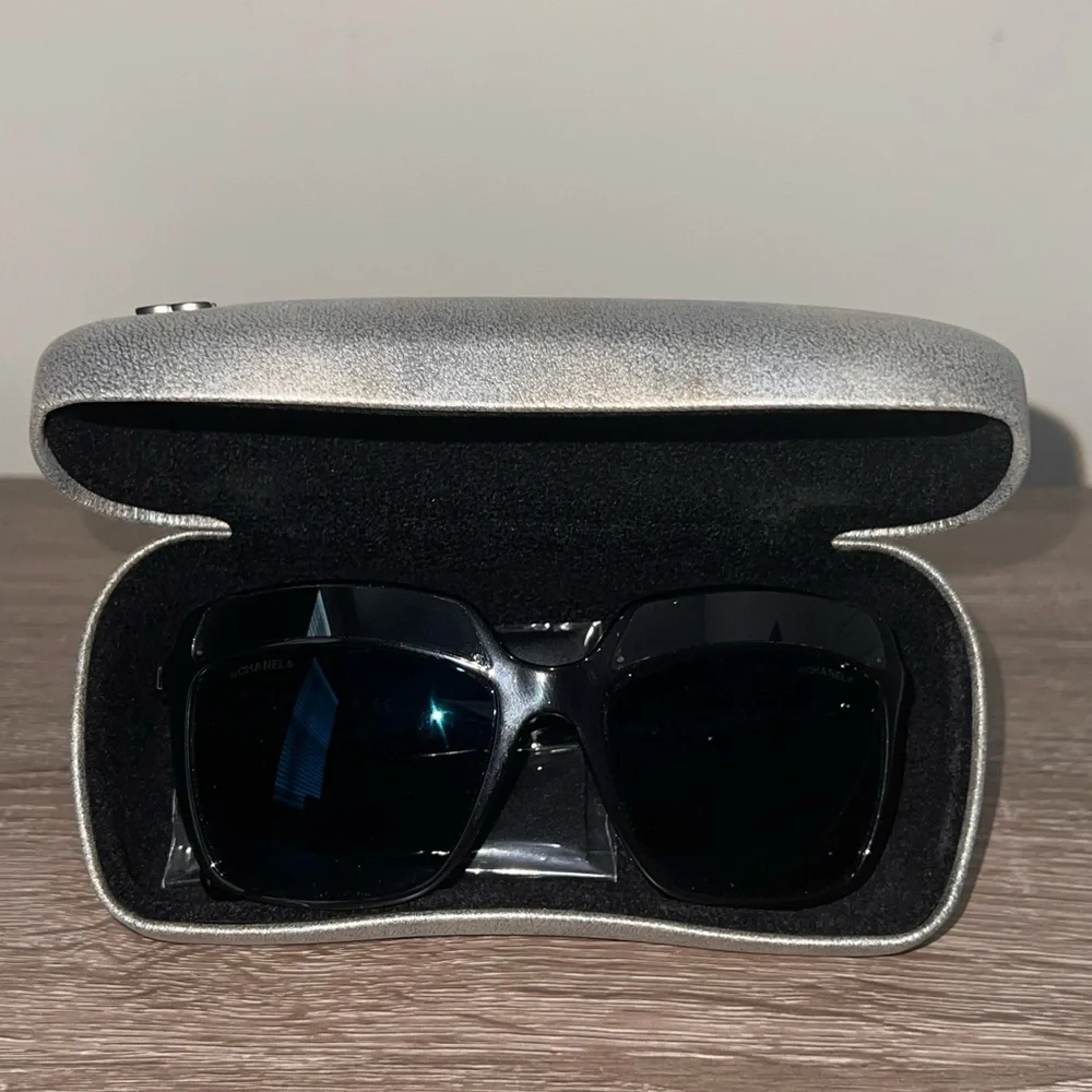 CHANEL 5378 NWOT Square Sunglasses with Grey/Blue Mirror lenses.
